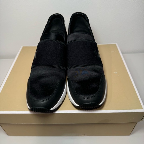New Looking Michael Kors Felix Trainer Satin Black Women’s 6 - Picture 6 of 9